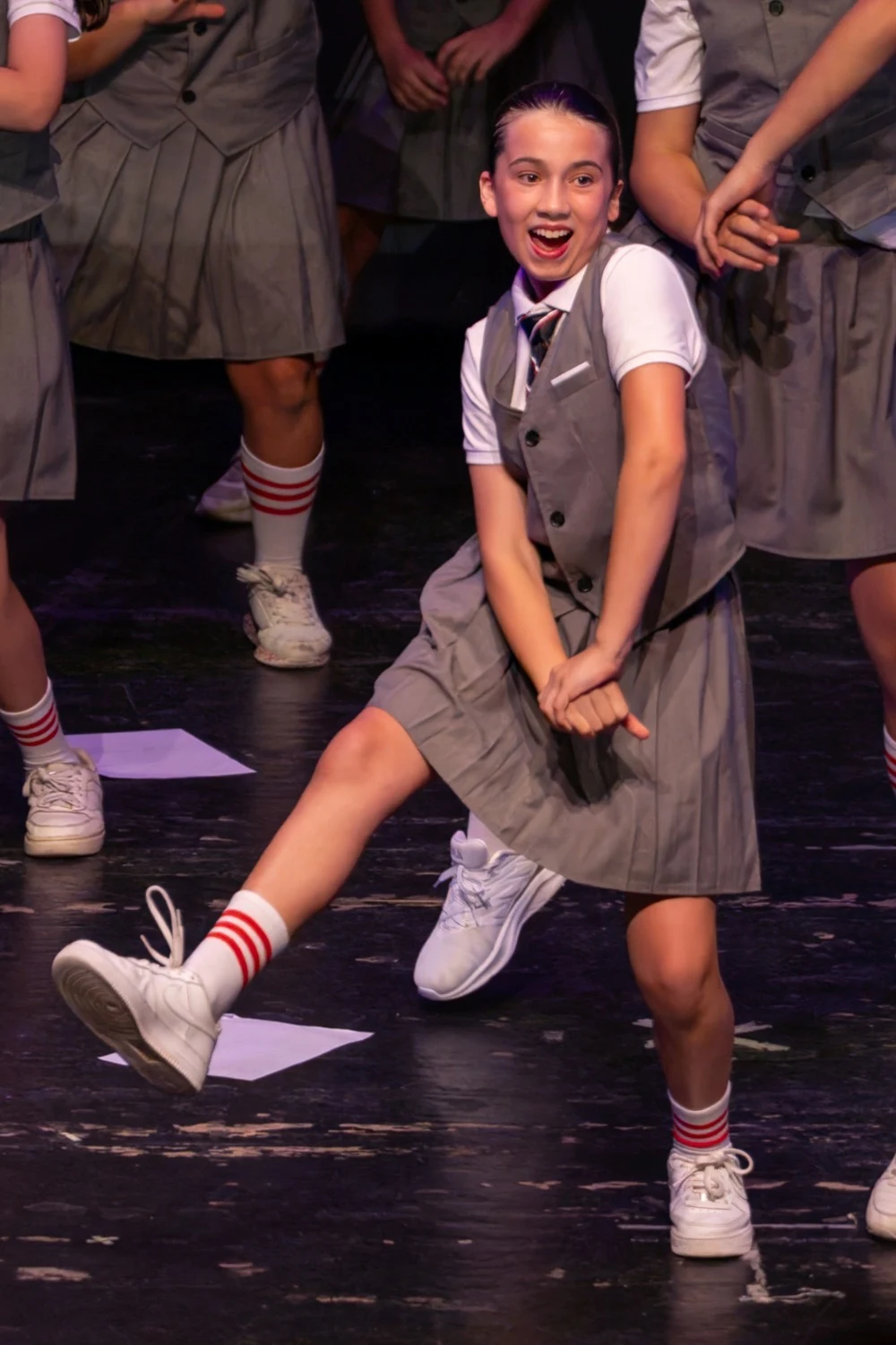 Alumna disfrutando de una actuación de danza moderna